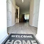 авіа Apartament *